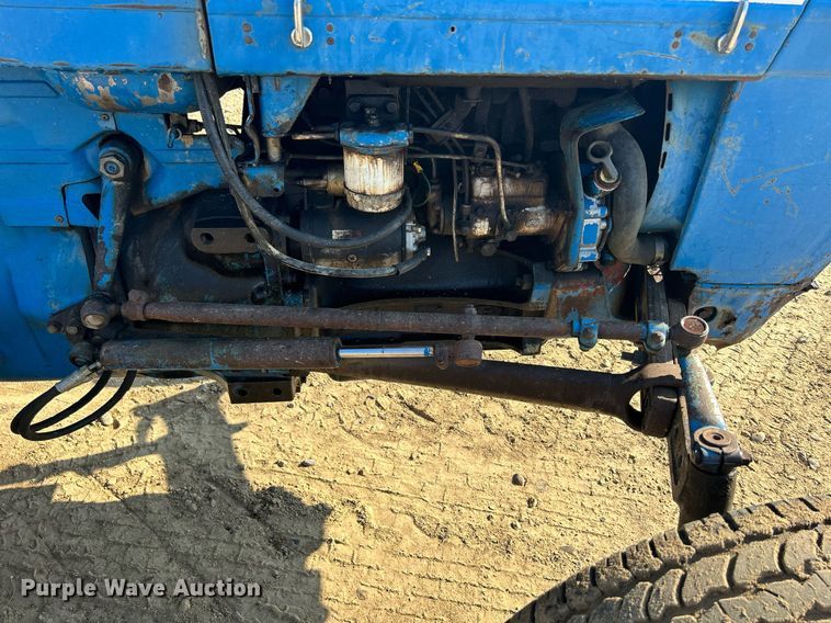 image for item DQ0913 1975 Ford 4100  tractor
