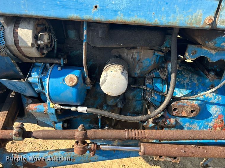image for item DQ0913 1975 Ford 4100  tractor