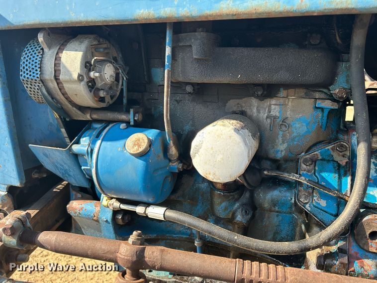 image for item DQ0913 1975 Ford 4100  tractor