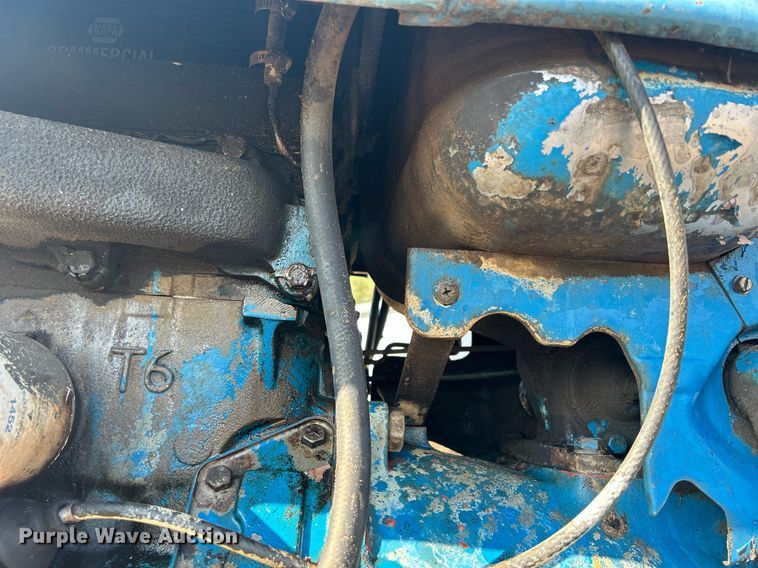 image for item DQ0913 1975 Ford 4100  tractor