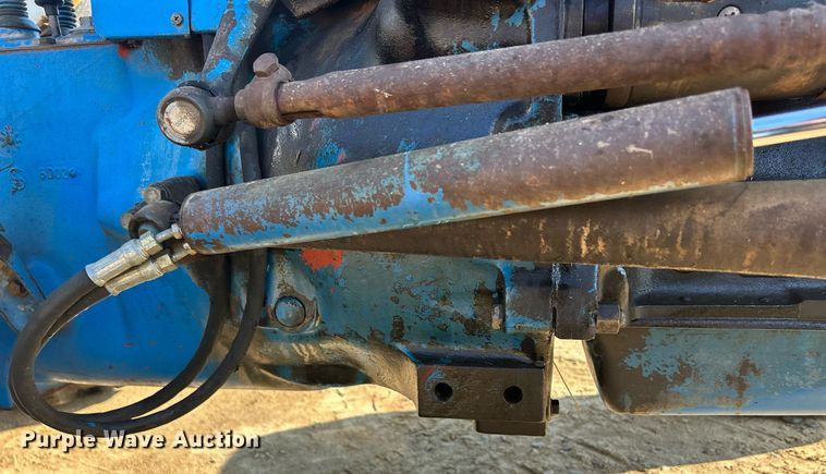 image for item DQ0913 1975 Ford 4100  tractor