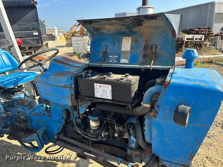 image for item DQ0913 1975 Ford 4100  tractor