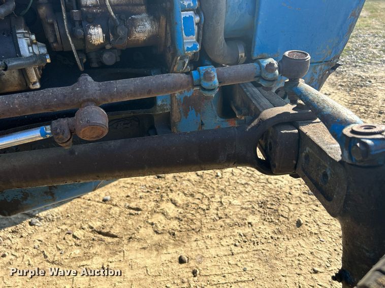 image for item DQ0913 1975 Ford 4100  tractor
