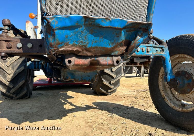 image for item DQ0913 1975 Ford 4100  tractor