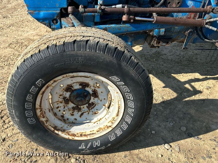 image for item DQ0913 1975 Ford 4100  tractor