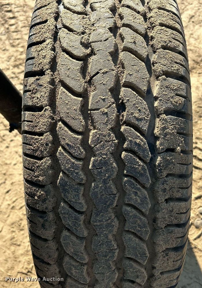 image for item DQ0913 1975 Ford 4100  tractor