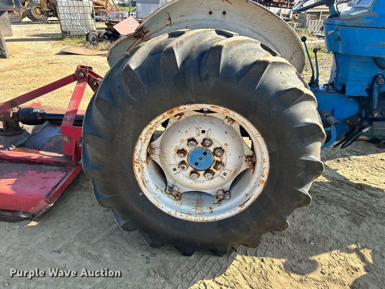 image for item DQ0913 1975 Ford 4100  tractor