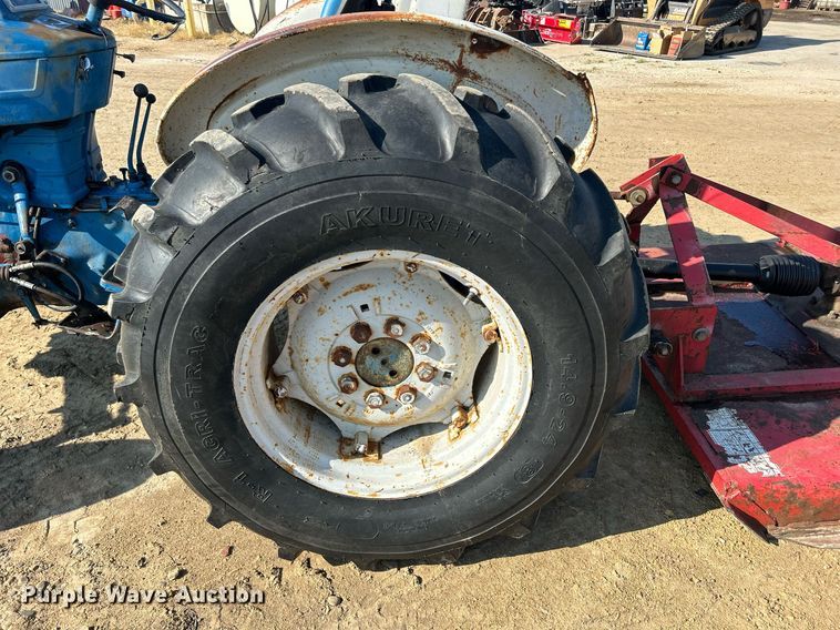 image for item DQ0913 1975 Ford 4100  tractor