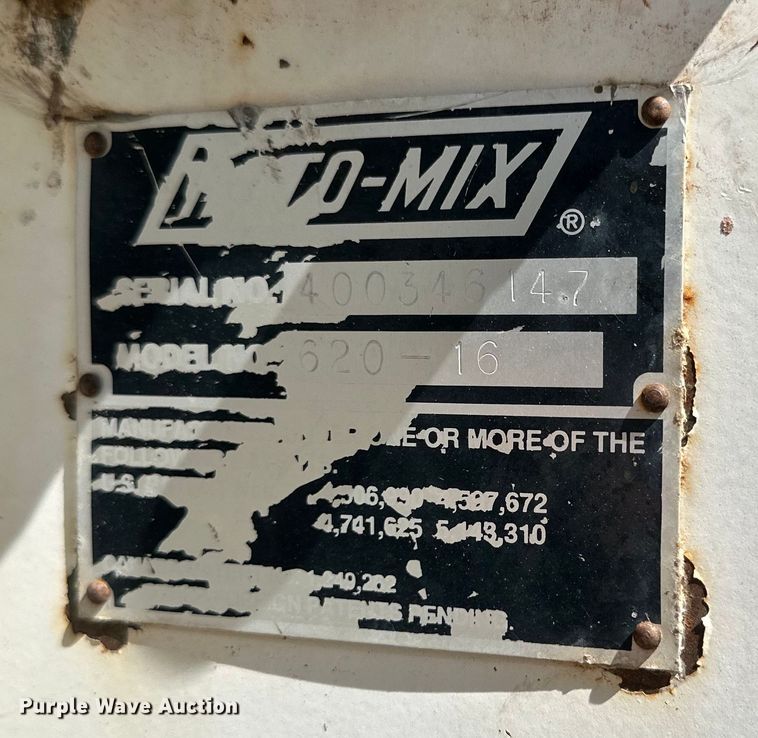 image for item DQ1344 1995 International 4900  feed mixer truck