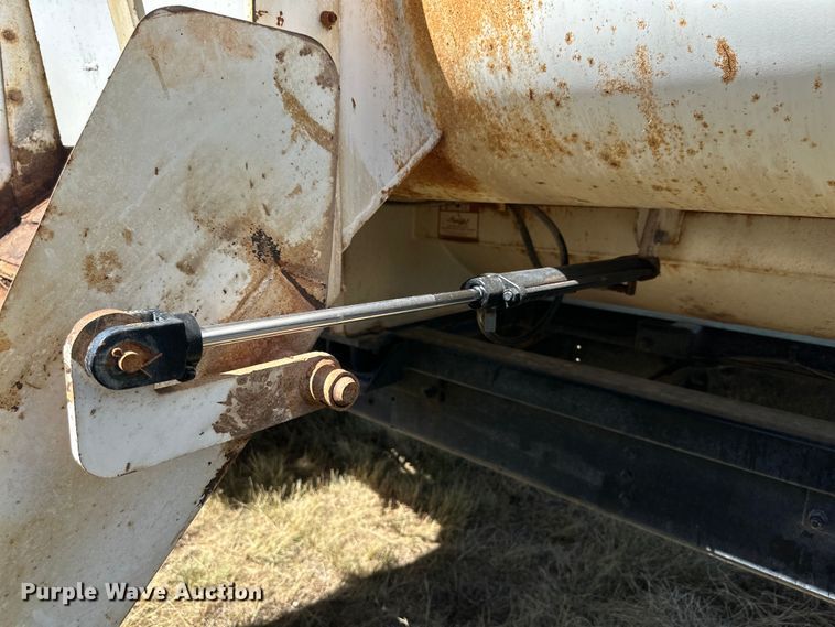 image for item DQ1344 1995 International 4900  feed mixer truck