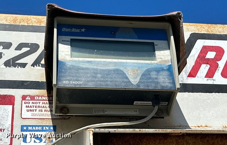 image for item DQ1344 1995 International 4900  feed mixer truck