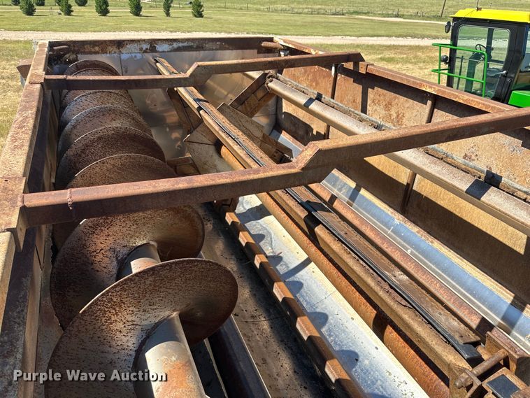 image for item DQ1344 1995 International 4900  feed mixer truck