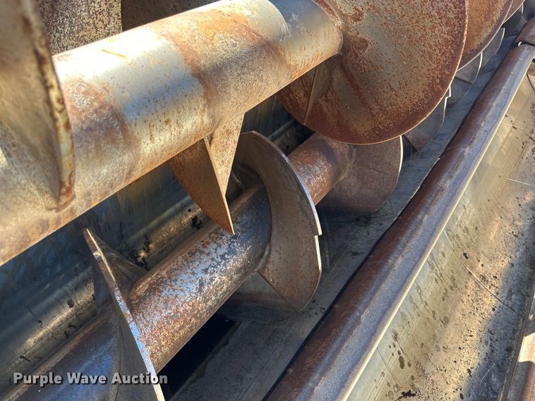 image for item DQ1344 1995 International 4900  feed mixer truck