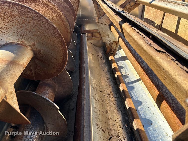 image for item DQ1344 1995 International 4900  feed mixer truck