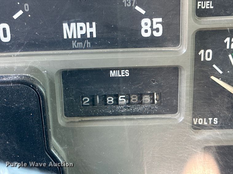 image for item DQ1344 1995 International 4900  feed mixer truck