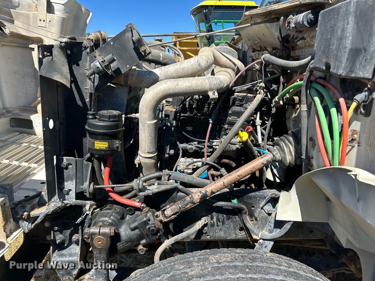 image for item DQ1344 1995 International 4900  feed mixer truck