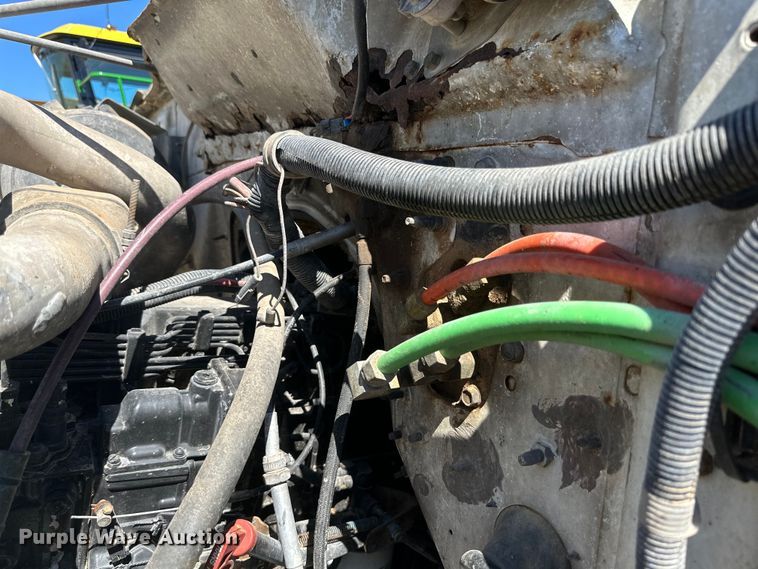 image for item DQ1344 1995 International 4900  feed mixer truck