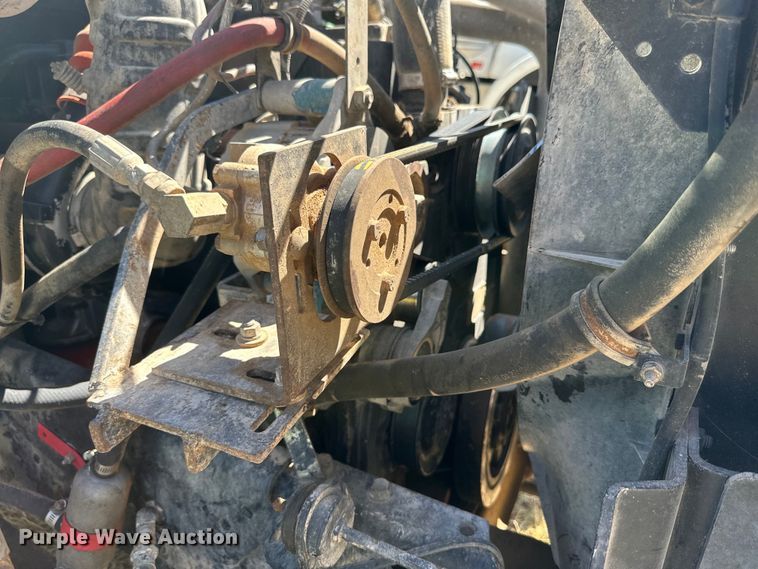 image for item DQ1344 1995 International 4900  feed mixer truck