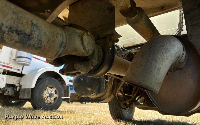 image for item DQ1344 1995 International 4900  feed mixer truck