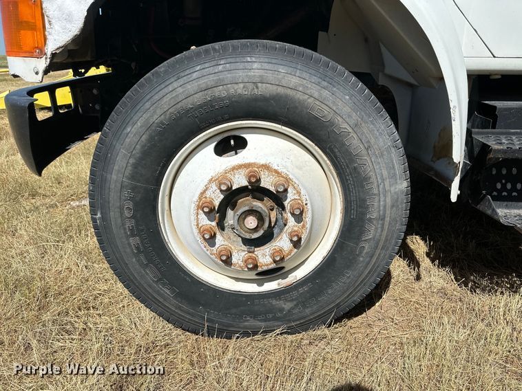 image for item DQ1344 1995 International 4900  feed mixer truck