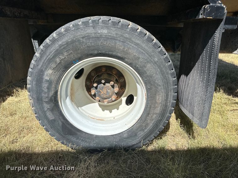 image for item DQ1344 1995 International 4900  feed mixer truck