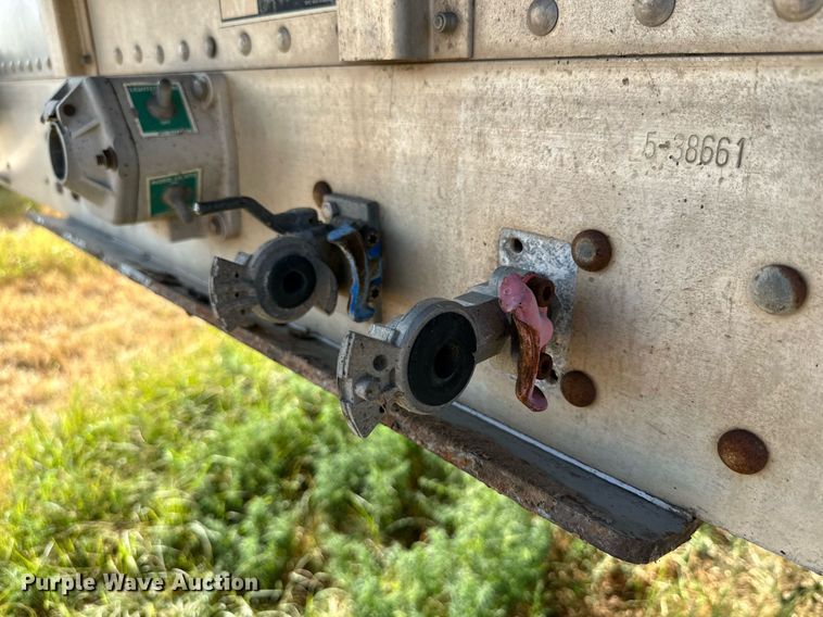 image for item DQ1394 2010 Wilson PSDCL-402  livestock trailer