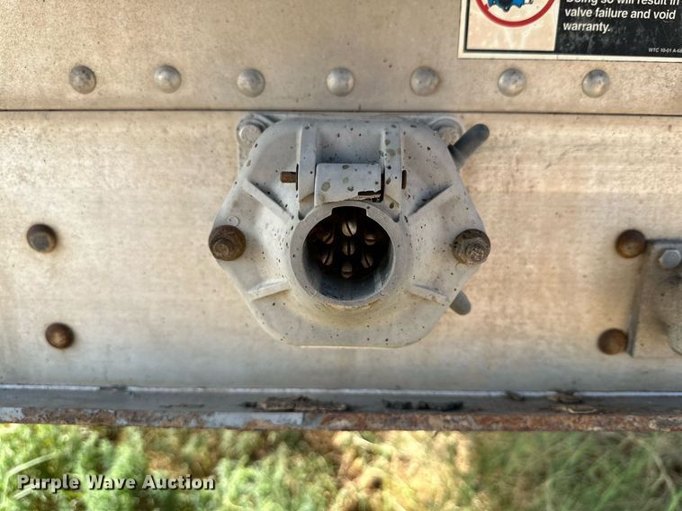 image for item DQ1394 2010 Wilson PSDCL-402  livestock trailer