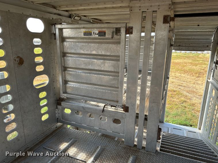 image for item DQ1394 2010 Wilson PSDCL-402  livestock trailer
