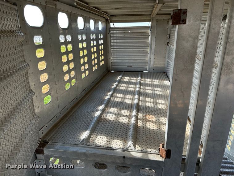 image for item DQ1394 2010 Wilson PSDCL-402  livestock trailer