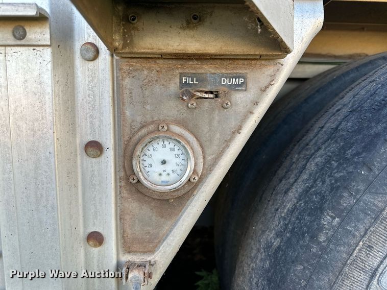 image for item DQ1394 2010 Wilson PSDCL-402  livestock trailer