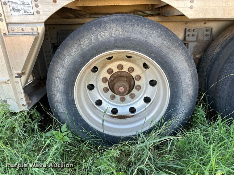 image for item DQ1394 2010 Wilson PSDCL-402  livestock trailer