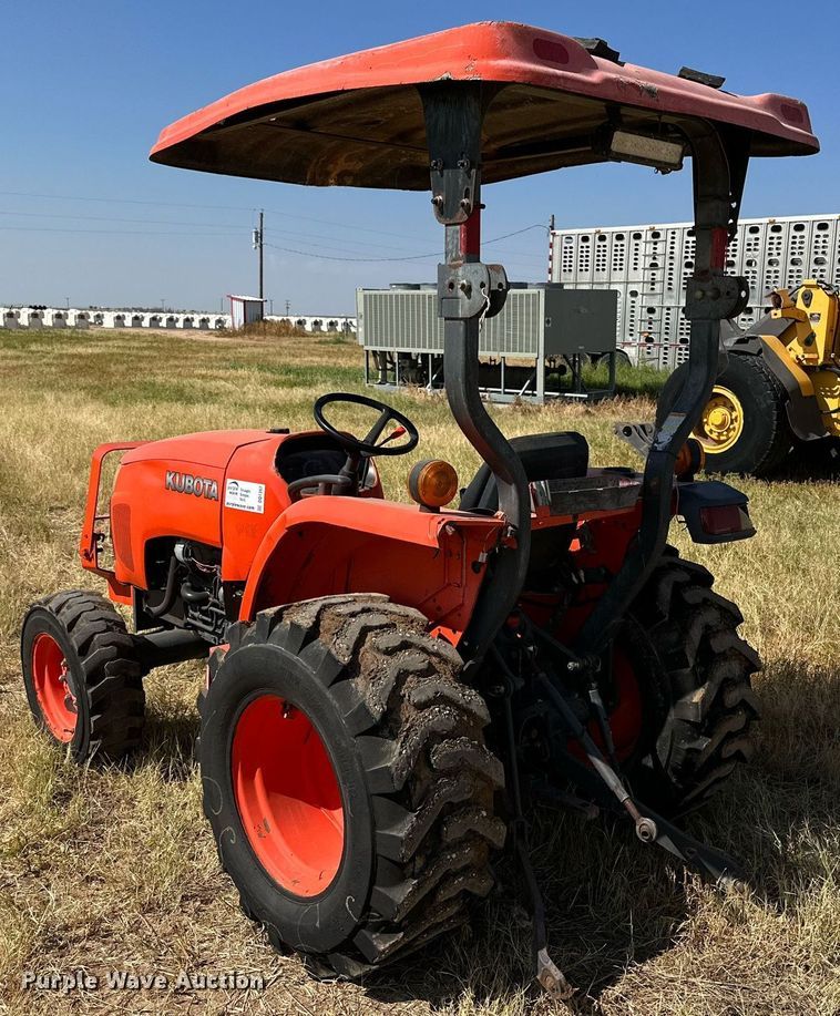 image for item DQ1397 Kubota  MFWD tractor