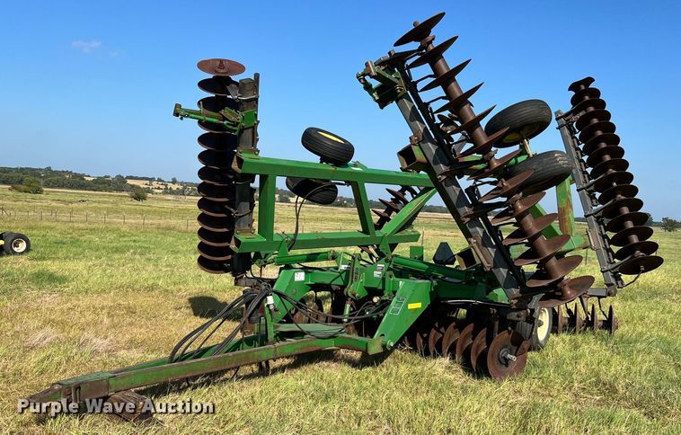 image for item DQ2149 John Deere 650  disk