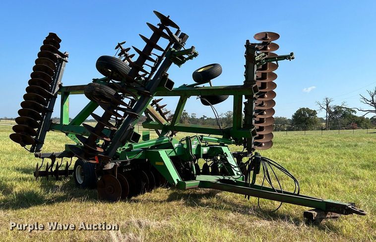 image for item DQ2149 John Deere 650  disk