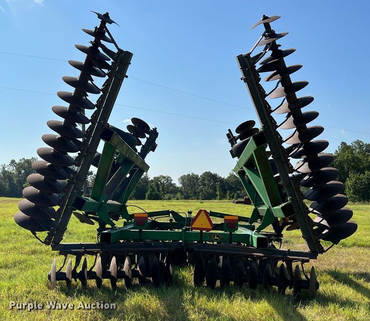 image for item DQ2149 John Deere 650  disk