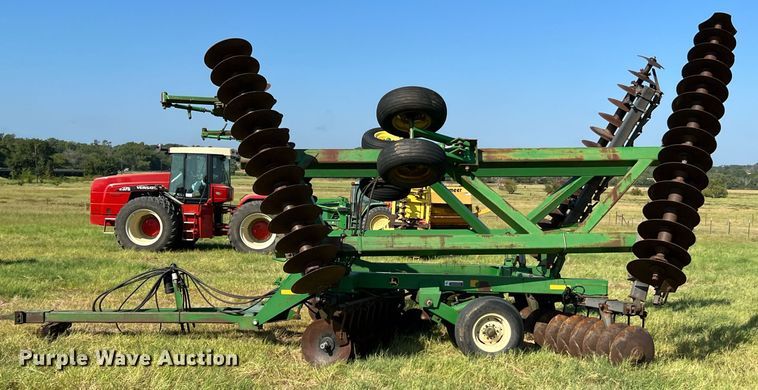 image for item DQ2149 John Deere 650  disk