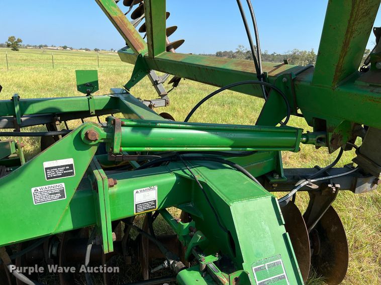 image for item DQ2149 John Deere 650  disk