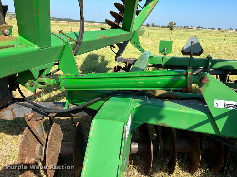 image for item DQ2149 John Deere 650  disk