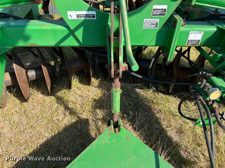 image for item DQ2149 John Deere 650  disk