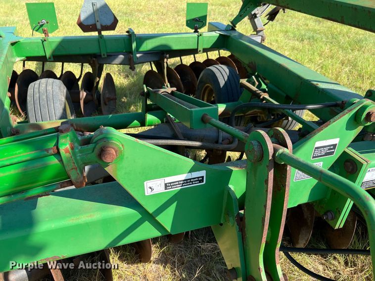 image for item DQ2149 John Deere 650  disk