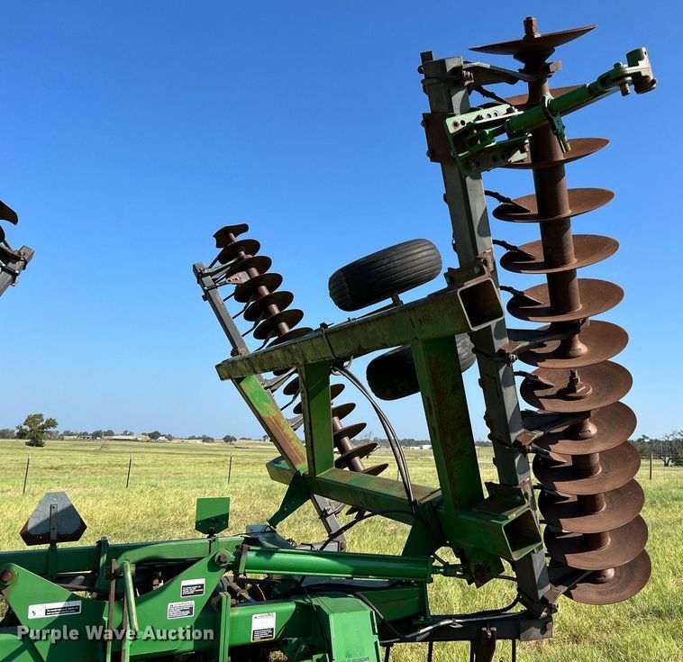 image for item DQ2149 John Deere 650  disk