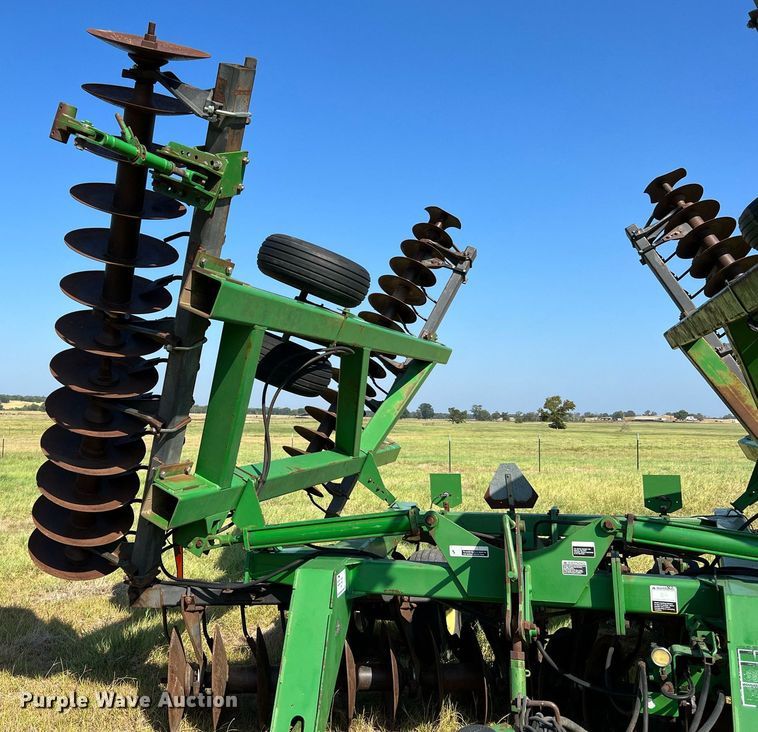 image for item DQ2149 John Deere 650  disk