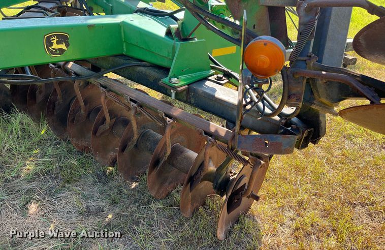 image for item DQ2149 John Deere 650  disk