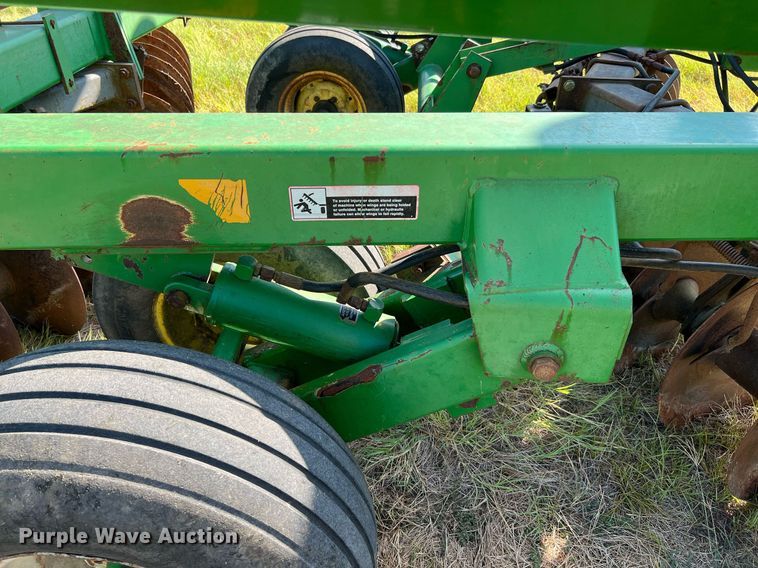 image for item DQ2149 John Deere 650  disk
