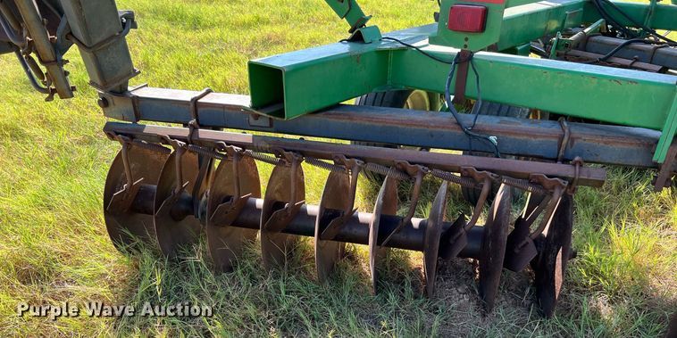 image for item DQ2149 John Deere 650  disk