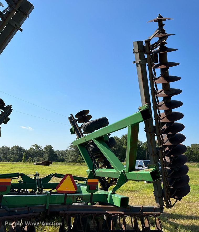 image for item DQ2149 John Deere 650  disk