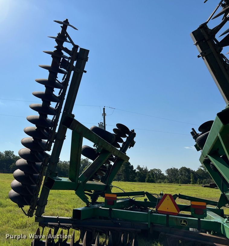 image for item DQ2149 John Deere 650  disk