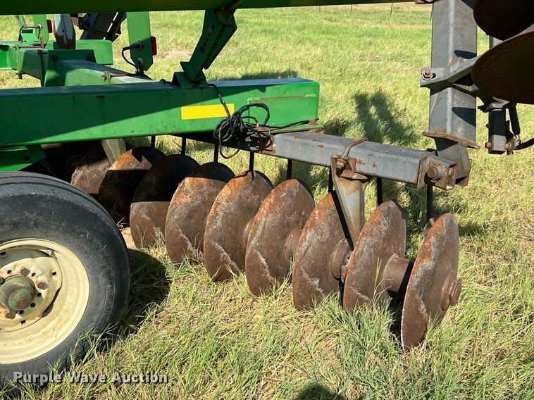 image for item DQ2149 John Deere 650  disk