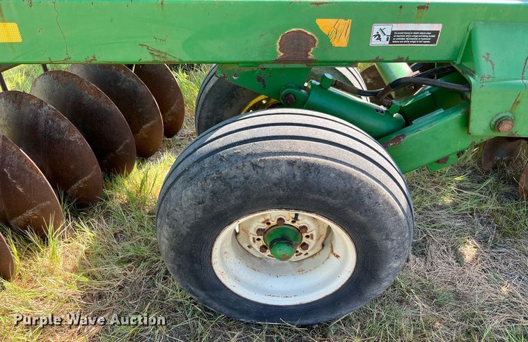 image for item DQ2149 John Deere 650  disk