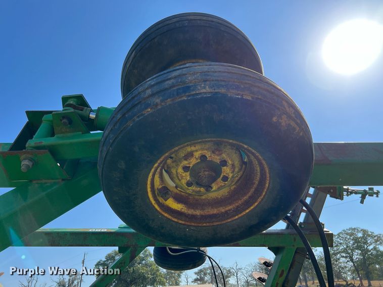 image for item DQ2149 John Deere 650  disk